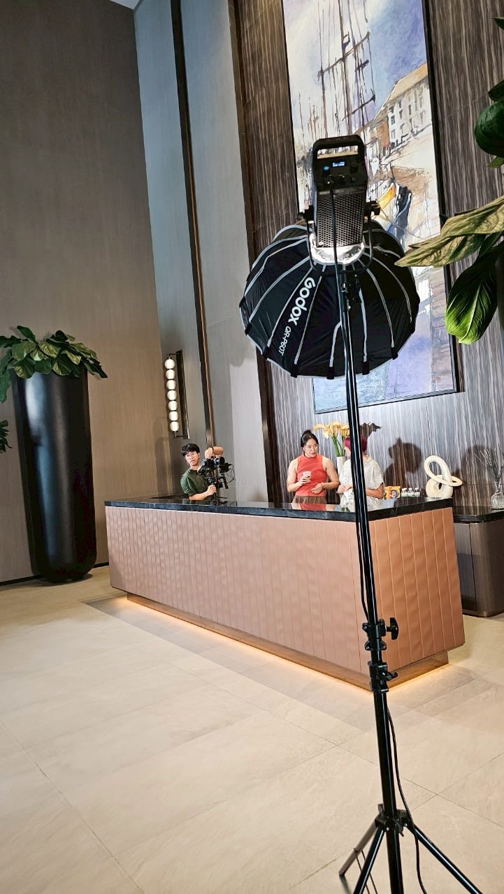 Hire confidently with professional talent for commercials in Thailand. Find stars with MasterClass Studio. Contact us today! 

