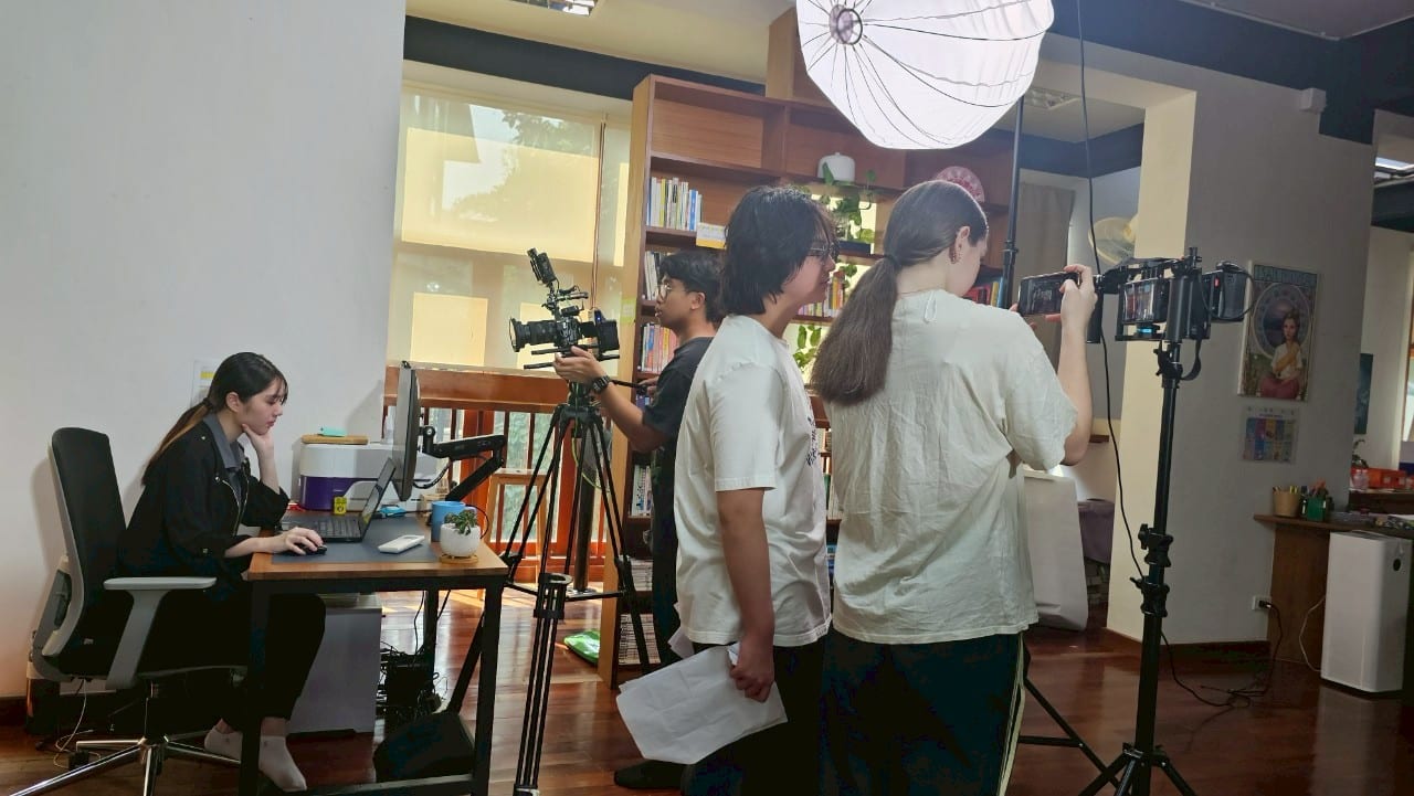 Find your ad star with our talent agency for commercials in Thailand. Hire talent with MasterClass Studio. Contact us today!

