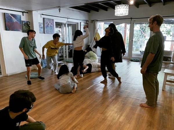 Altogether this batch’s showcase will feature performances of a 20 strong cast.
11 teenagers and 9 adults meet head to …