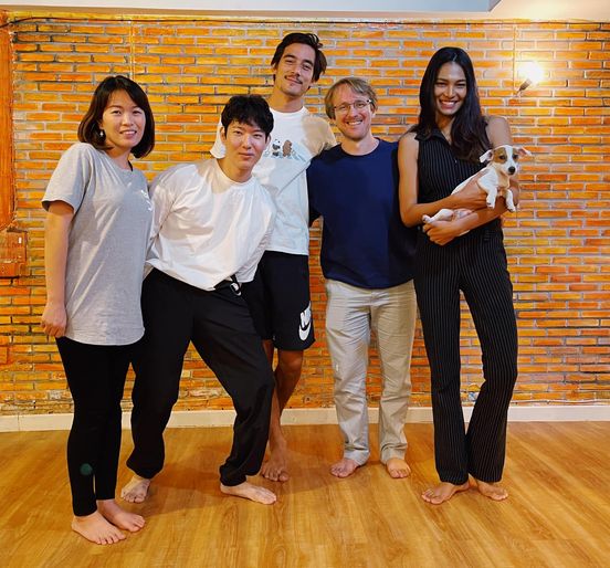 Fundamental Acting Class by Mr.Robin Schroeter
 วันนี้บรรยากาศในบ้าน MasterClass ของเราครึกครื้นมาก พี่อติล่าและพี่แคนด…