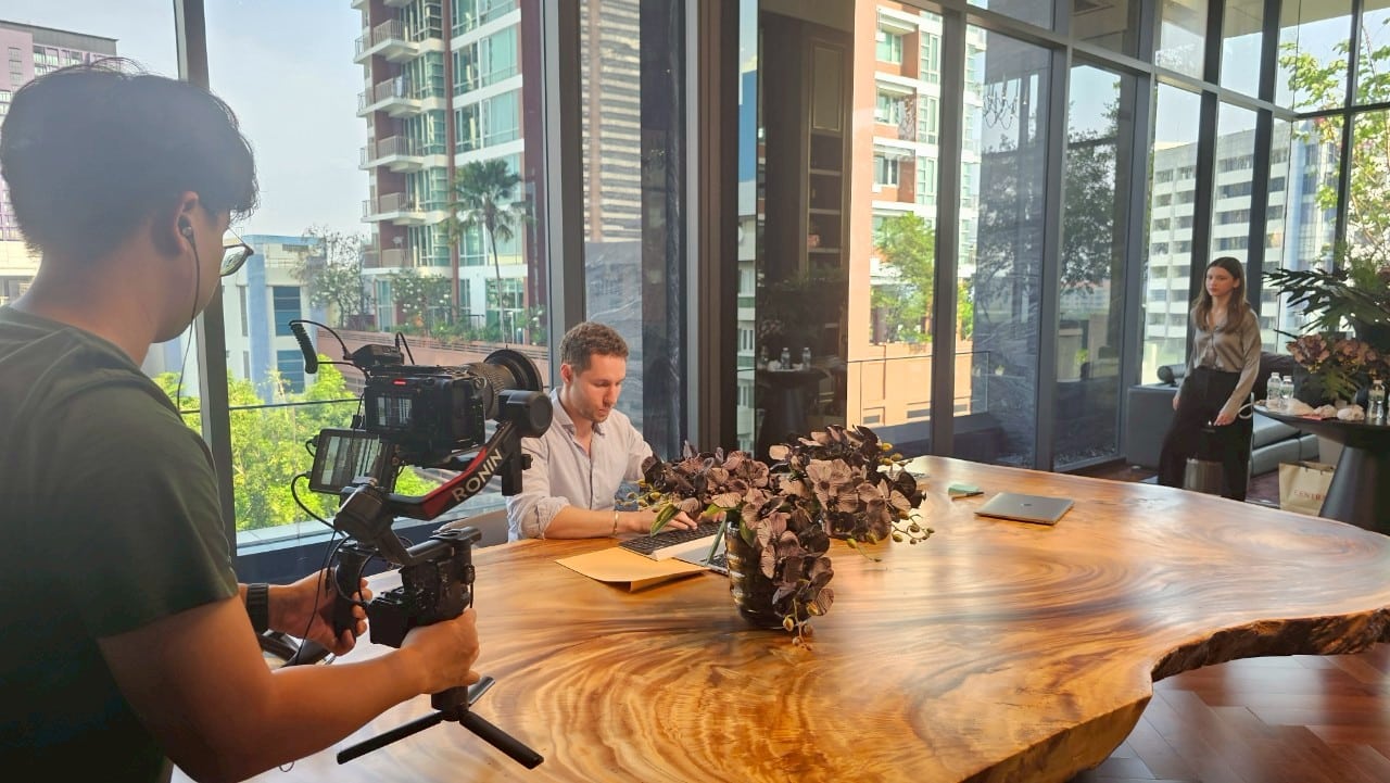 Hire confidently with our professional talent agency in Bangkok. Find actors and models for films and ads. Contact MasterClass Studio!