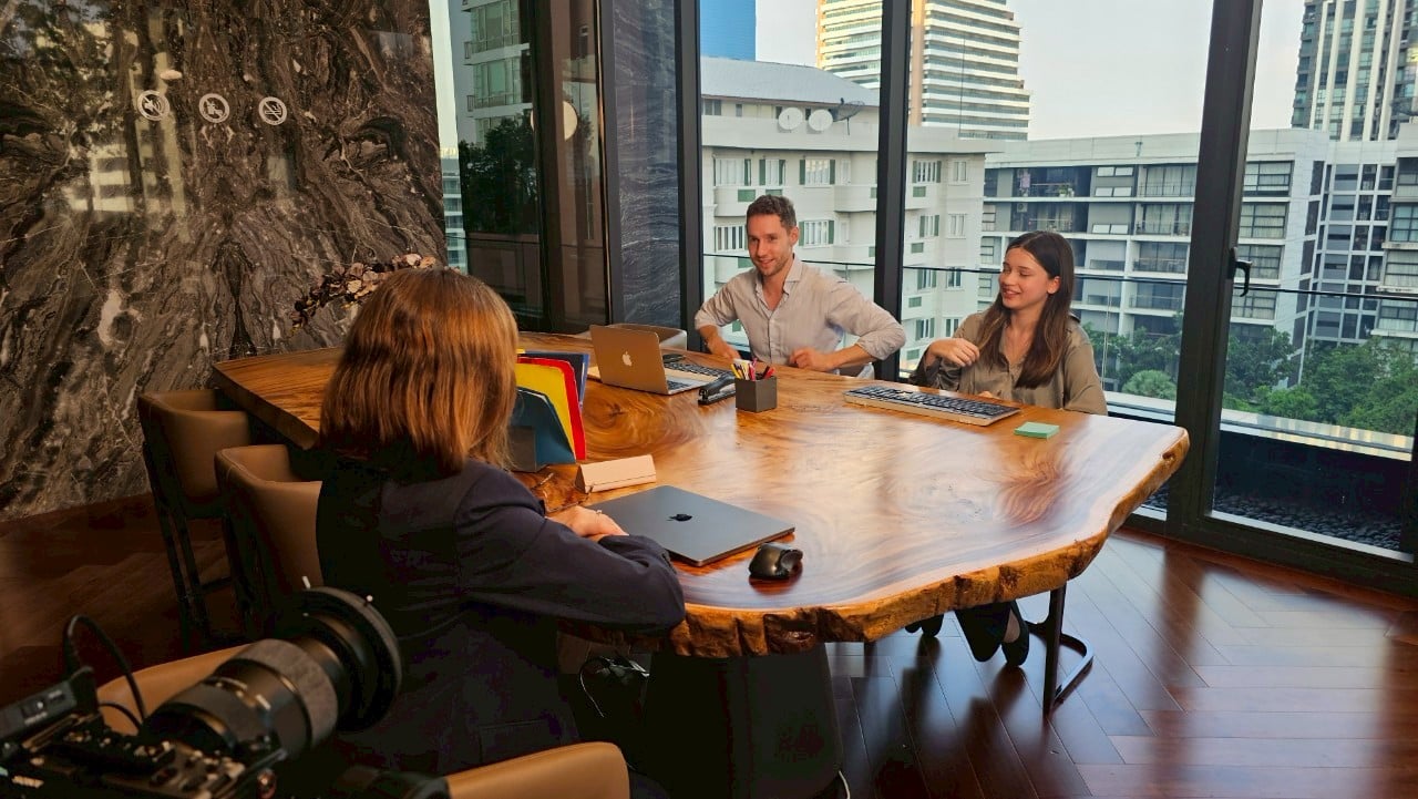 Connect with a premier talent agent in Bangkok. Hire actors and models for films and ads with MasterClass Studio. Contact us today!